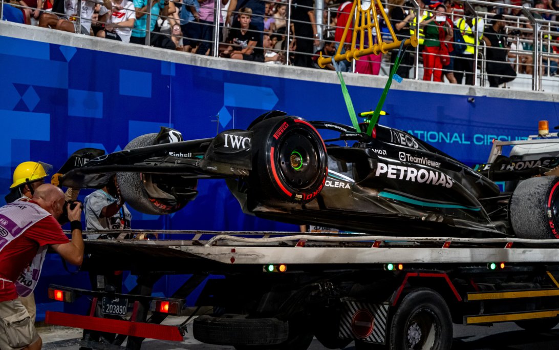 Hamilton crash Qatar