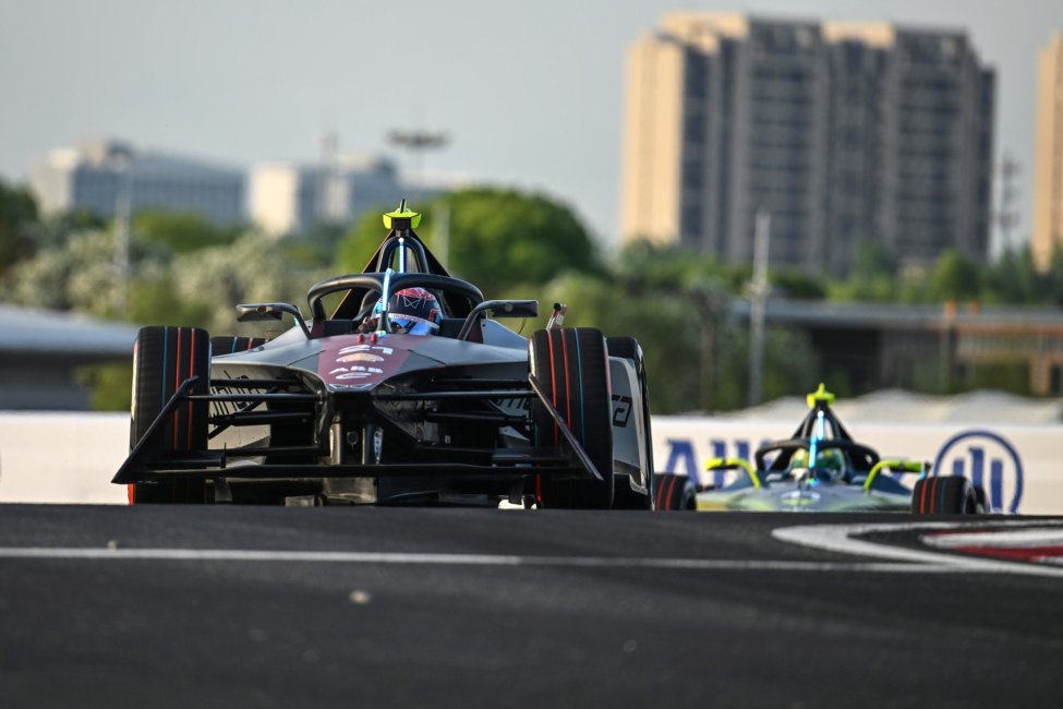 			© Simon Galloway / Formula E
	