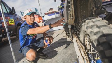 Early drama in Dakar Rally, motorcyclist under the knife