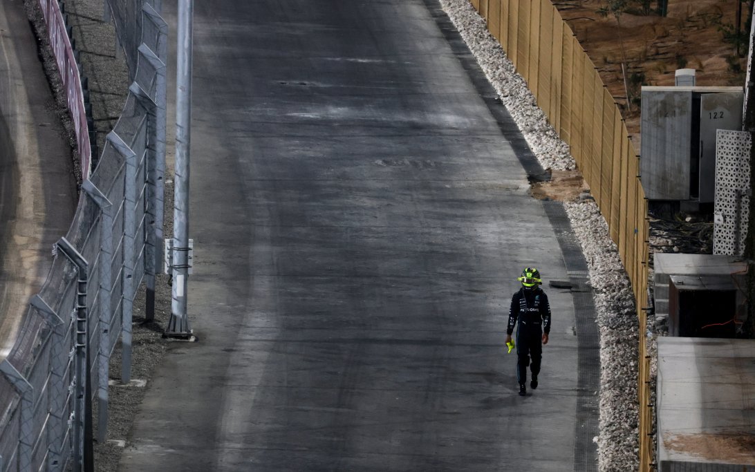 Hamilton crash Qatar