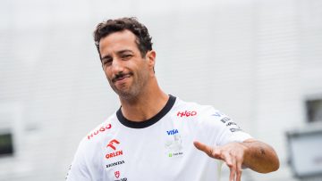 Ricciardo snaps back at Villeneuve criticism: 'Those people can suck it'