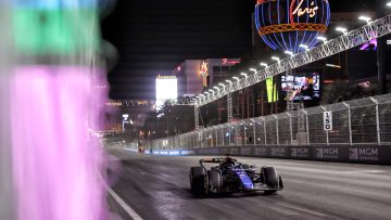 Albon triggers first Las Vegas GP red flag