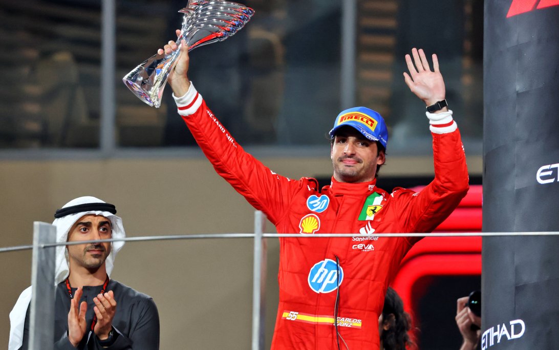 Sainz Abu Dhabi podium