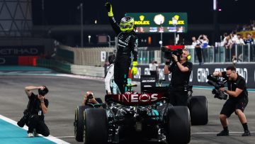 Hamilton in 'now or never' Russell overtake to end Mercedes career