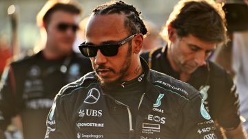 F1 champion warns Hamilton of 'big problem' at Ferrari: 'He has to speak'